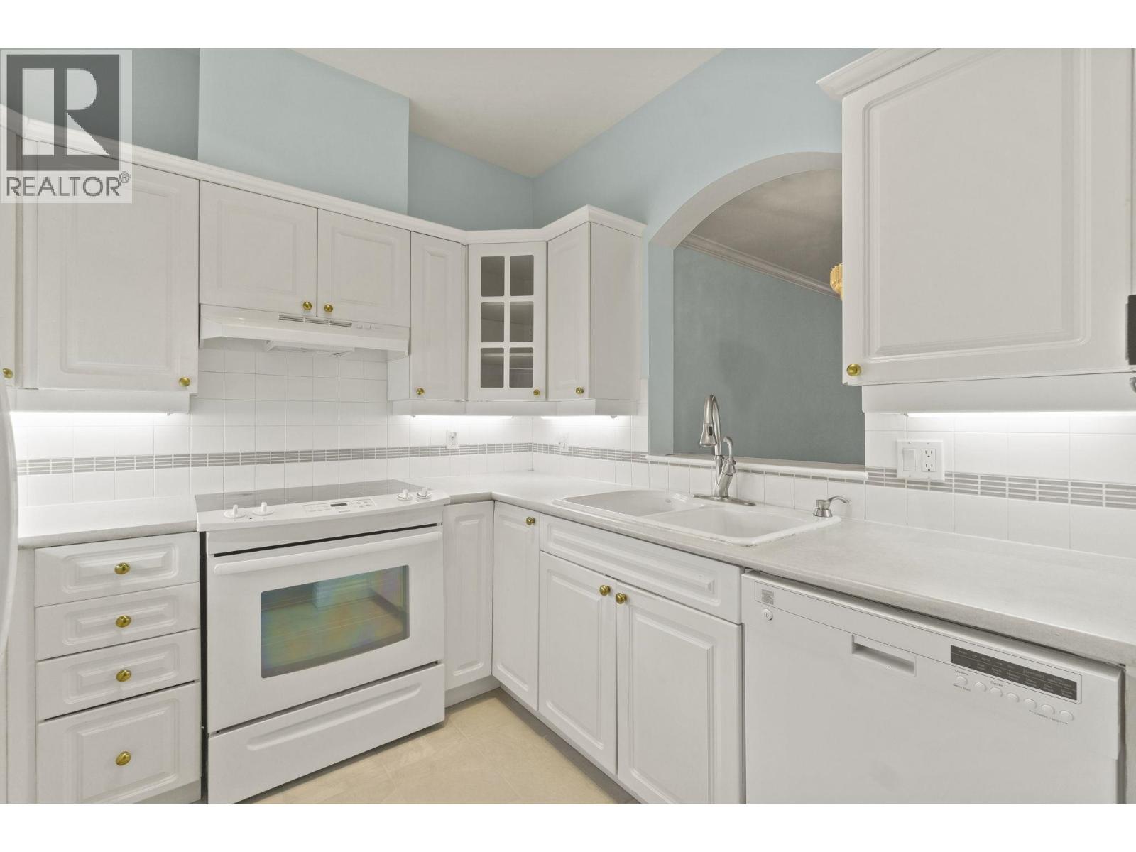 130 3098 Guildford Way, Coquitlam, British Columbia  V3B 7W8 - Photo 1 - R3077477