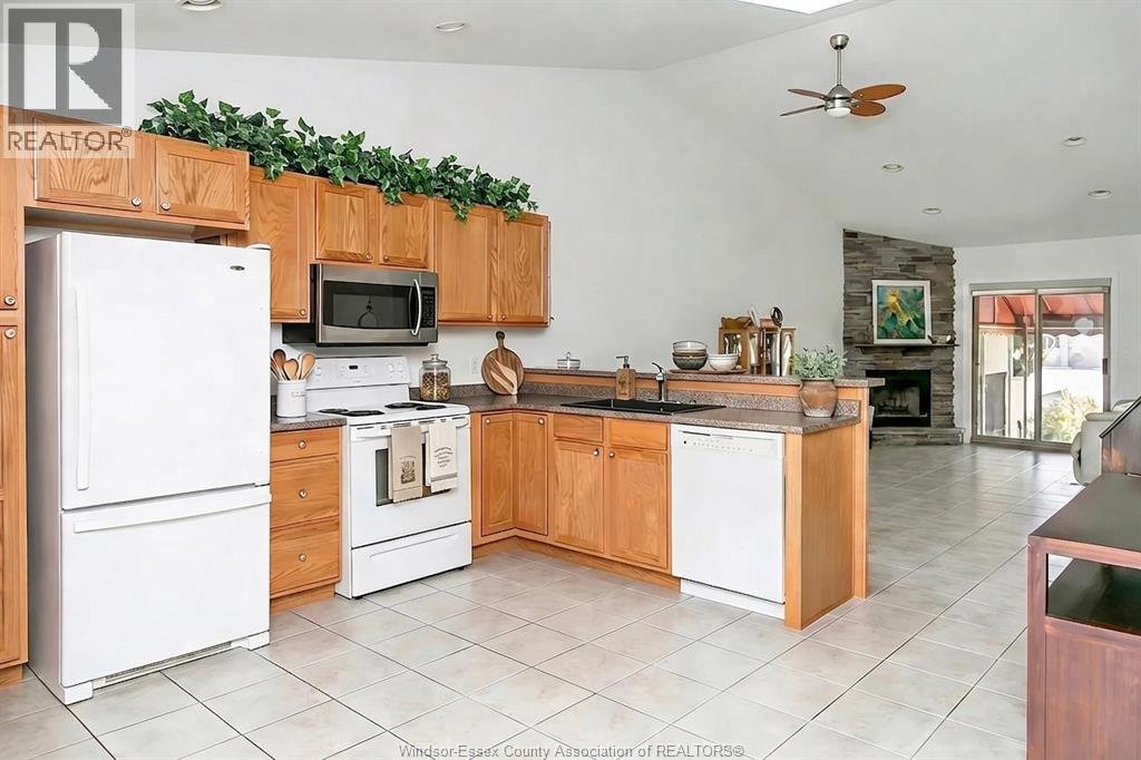 8 Sand Pebble Crescent, Kingsville, Ontario  N9Y 4B3 - Photo 3 - 26009206