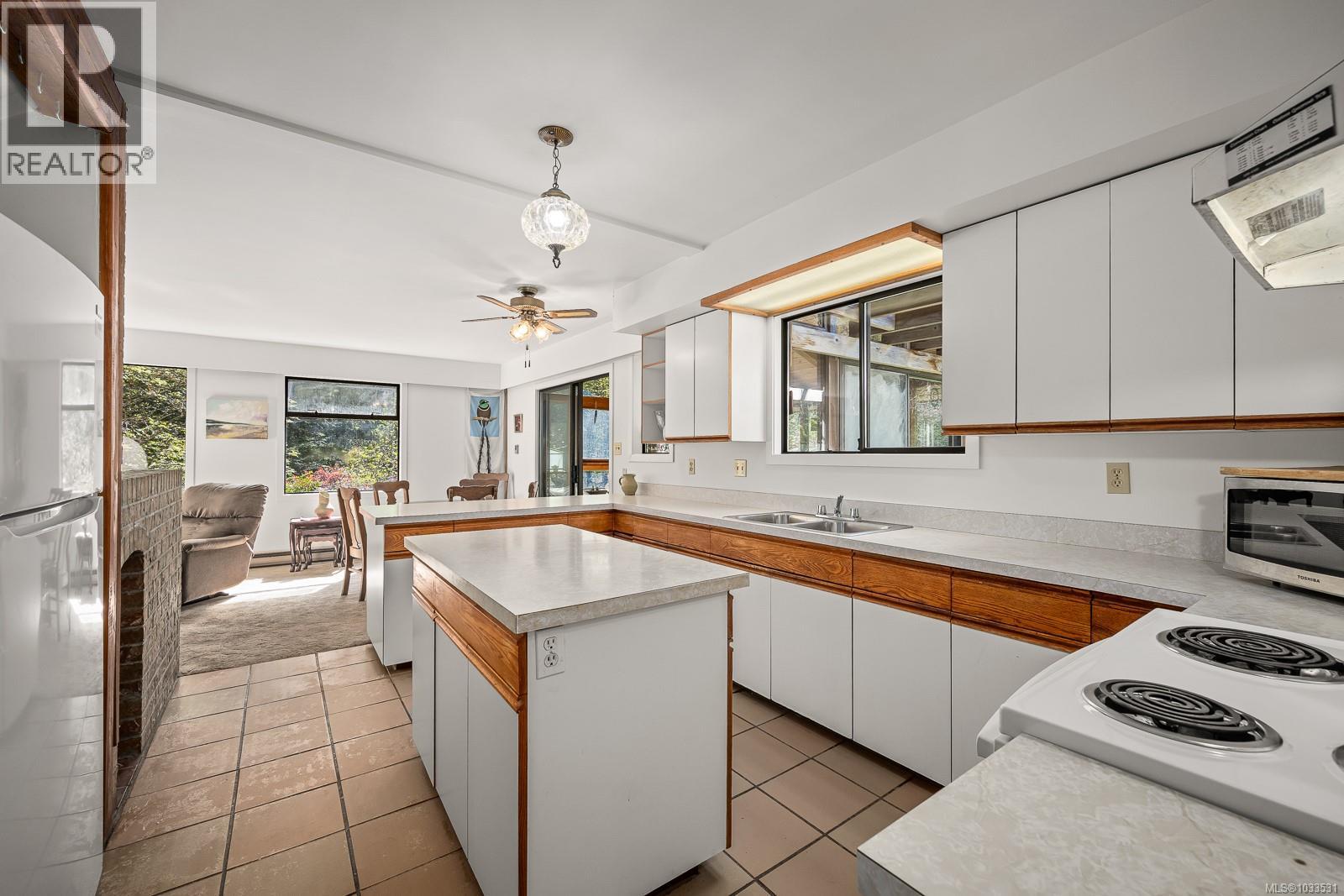 875 Carmichael Rd, Hornby Island, British Columbia  V0R 1Z0 - Photo 7 - 1033531