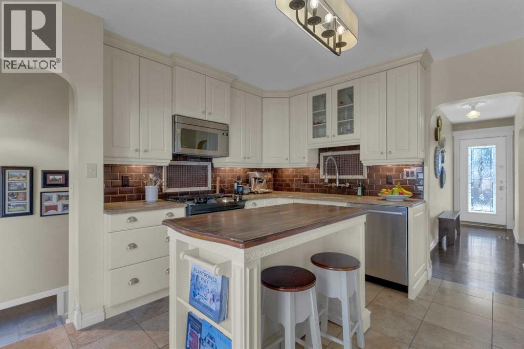 3207 25 Street Sw, Calgary, Alberta  T3E 1Y3 - Photo 5 - A2303953