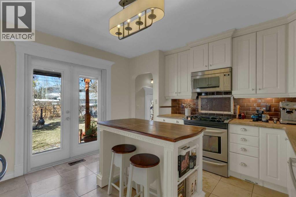 3207 25 Street Sw, Calgary, Alberta  T3E 1Y3 - Photo 4 - A2303953