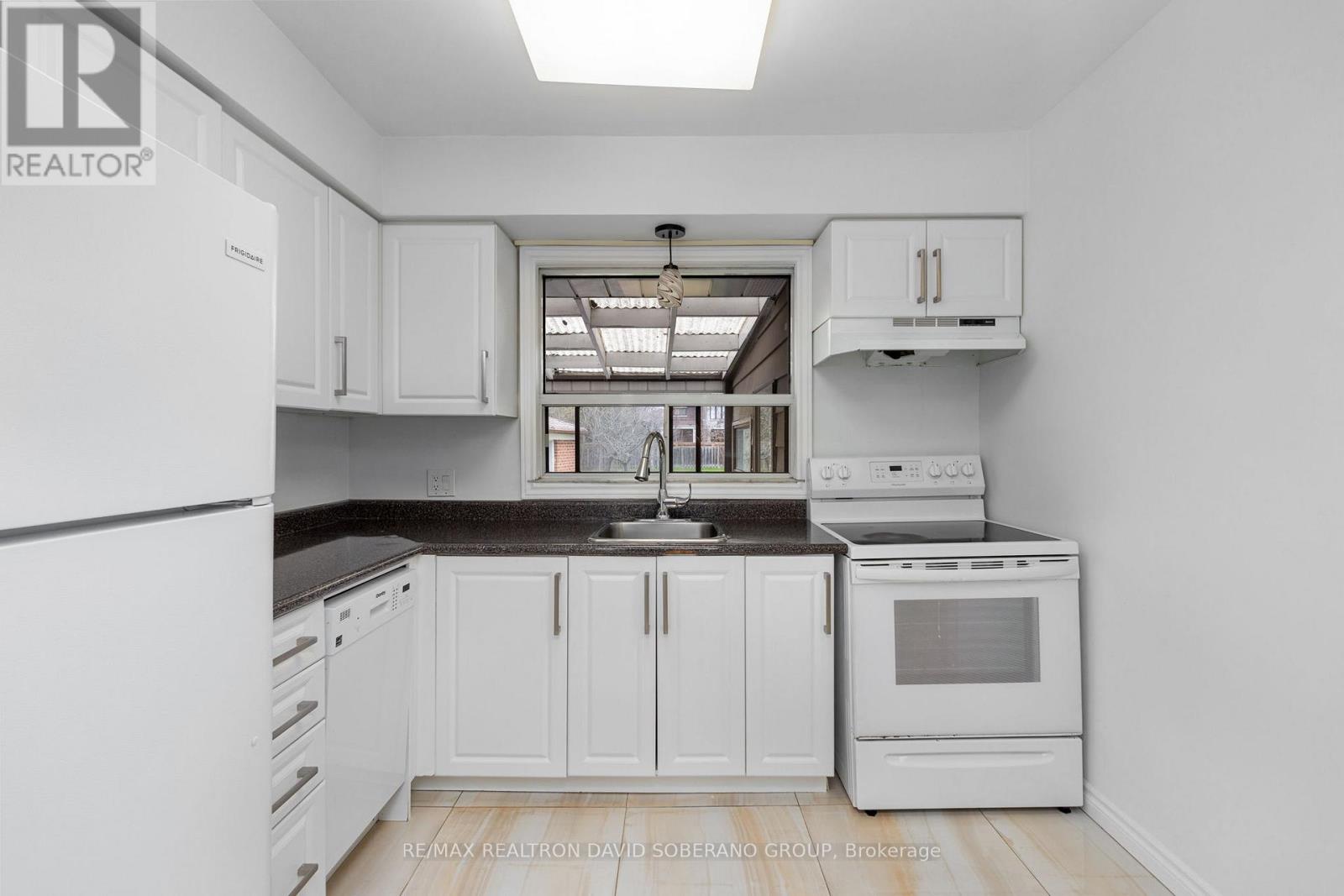 16 Faith Avenue, Toronto, Ontario  M3H 1W3 - Photo 10 - C13048688