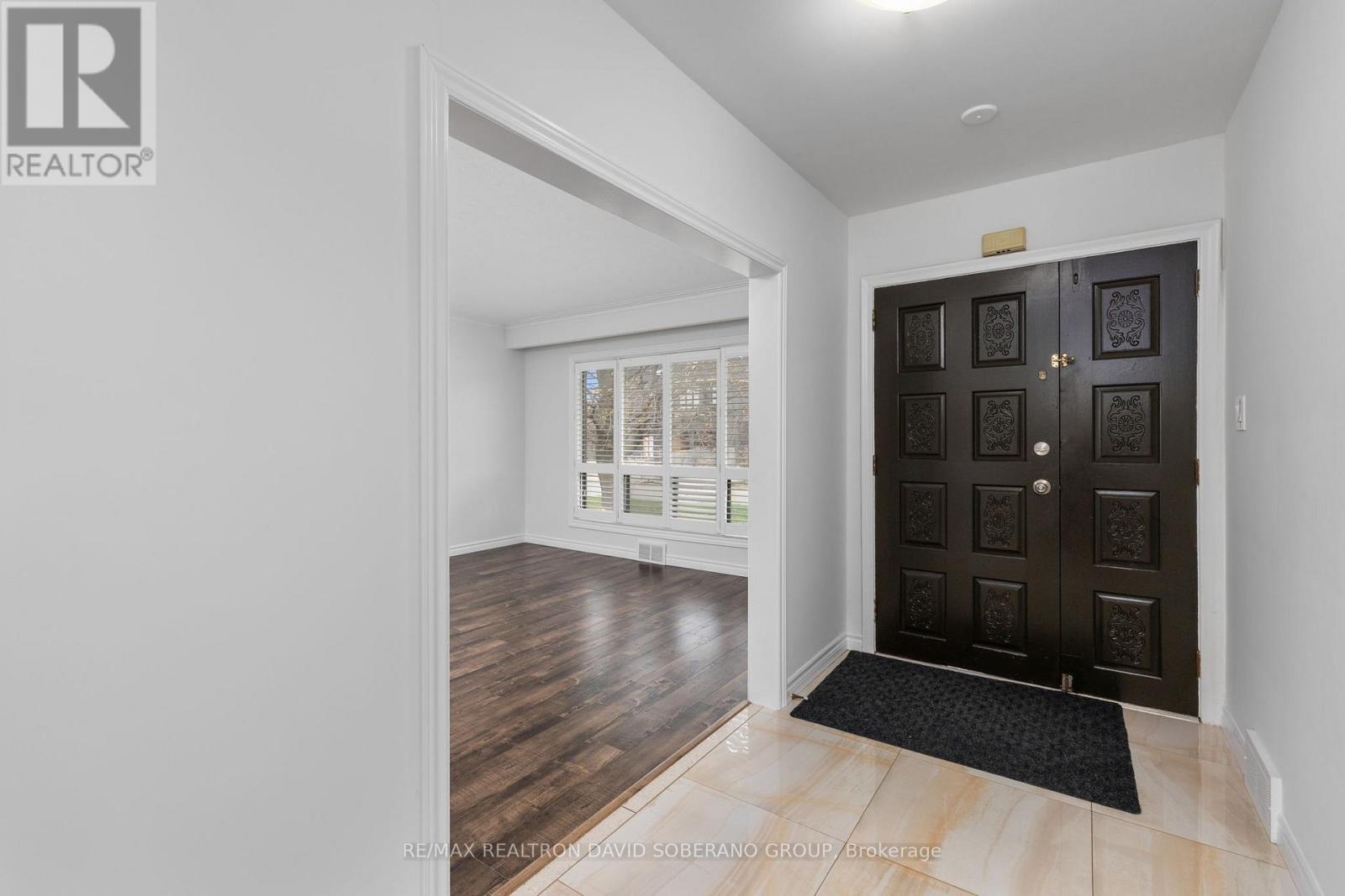 16 Faith Avenue, Toronto, Ontario  M3H 1W3 - Photo 3 - C13048688