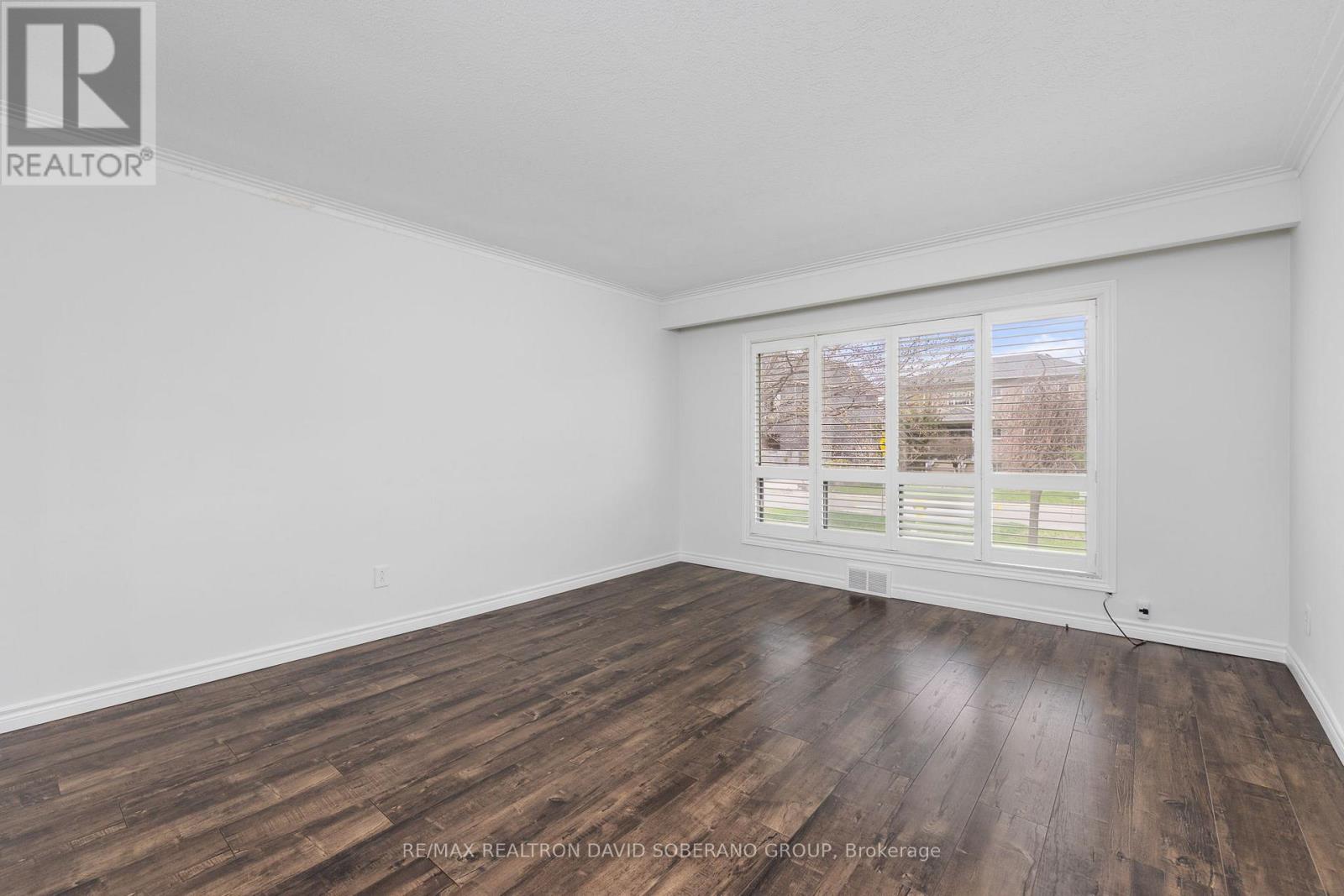 16 Faith Avenue, Toronto, Ontario  M3H 1W3 - Photo 4 - C13048688