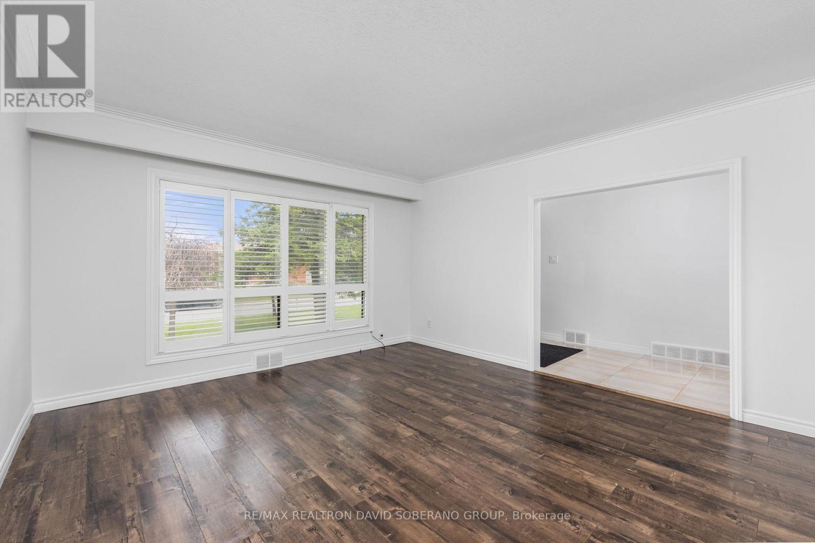 16 Faith Avenue, Toronto, Ontario  M3H 1W3 - Photo 5 - C13048688