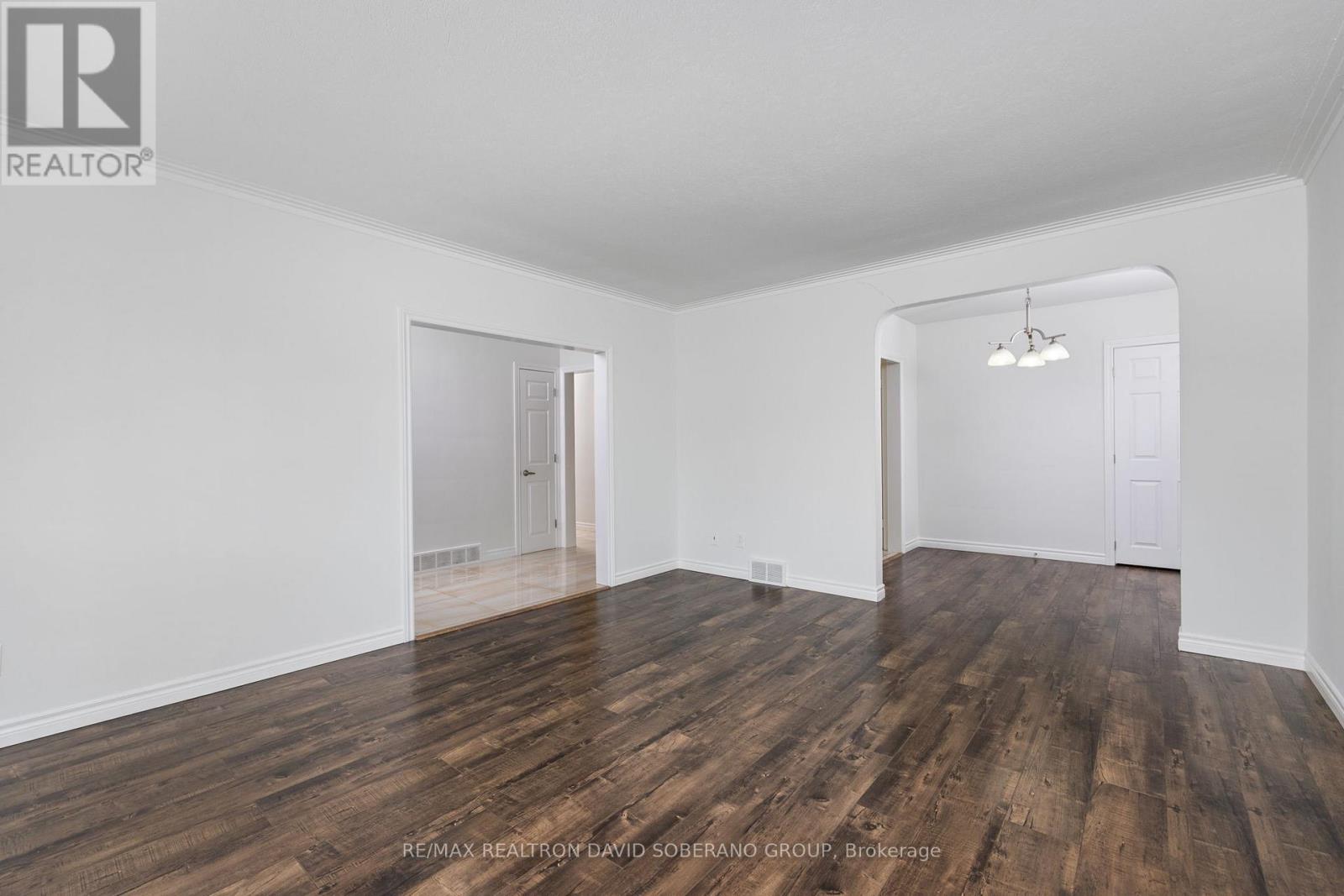 16 Faith Avenue, Toronto, Ontario  M3H 1W3 - Photo 6 - C13048688