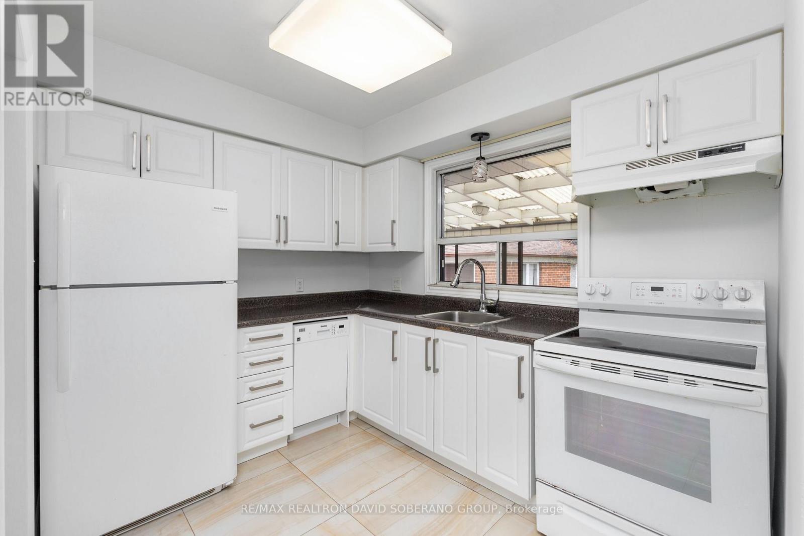 16 Faith Avenue, Toronto, Ontario  M3H 1W3 - Photo 9 - C13048688