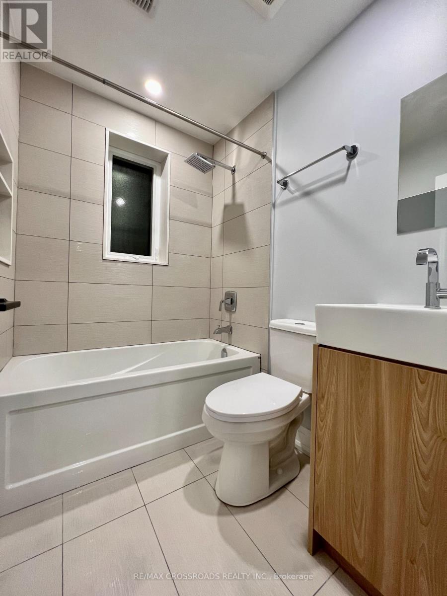 2 - 25 Glenside Avenue, Toronto, Ontario  M4L 2T6 - Photo 13 - E13048660