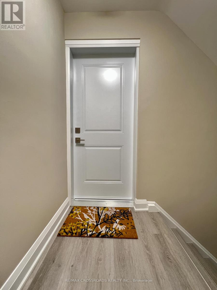 2 - 25 Glenside Avenue, Toronto, Ontario  M4L 2T6 - Photo 3 - E13048660