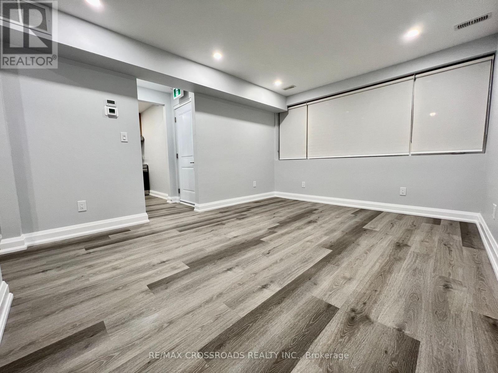 2 - 25 Glenside Avenue, Toronto, Ontario  M4L 2T6 - Photo 4 - E13048660