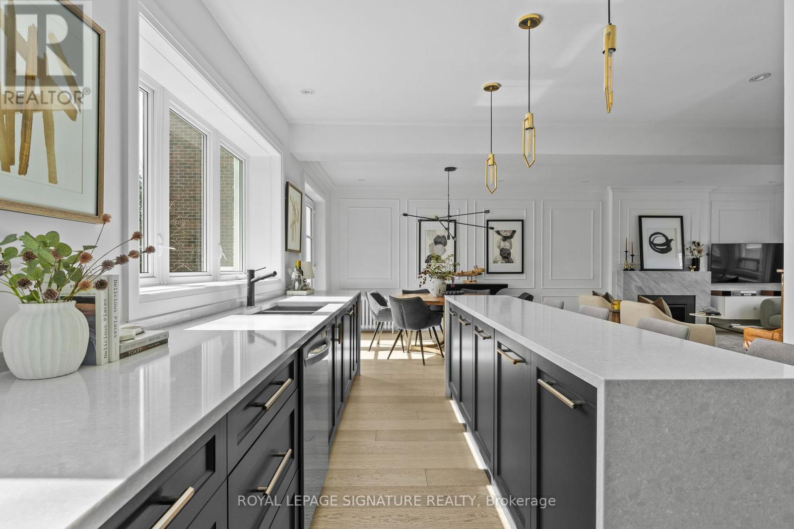 47 Don Valley Drive, Toronto, Ontario  M4K 2J1 - Photo 4 - E13048698