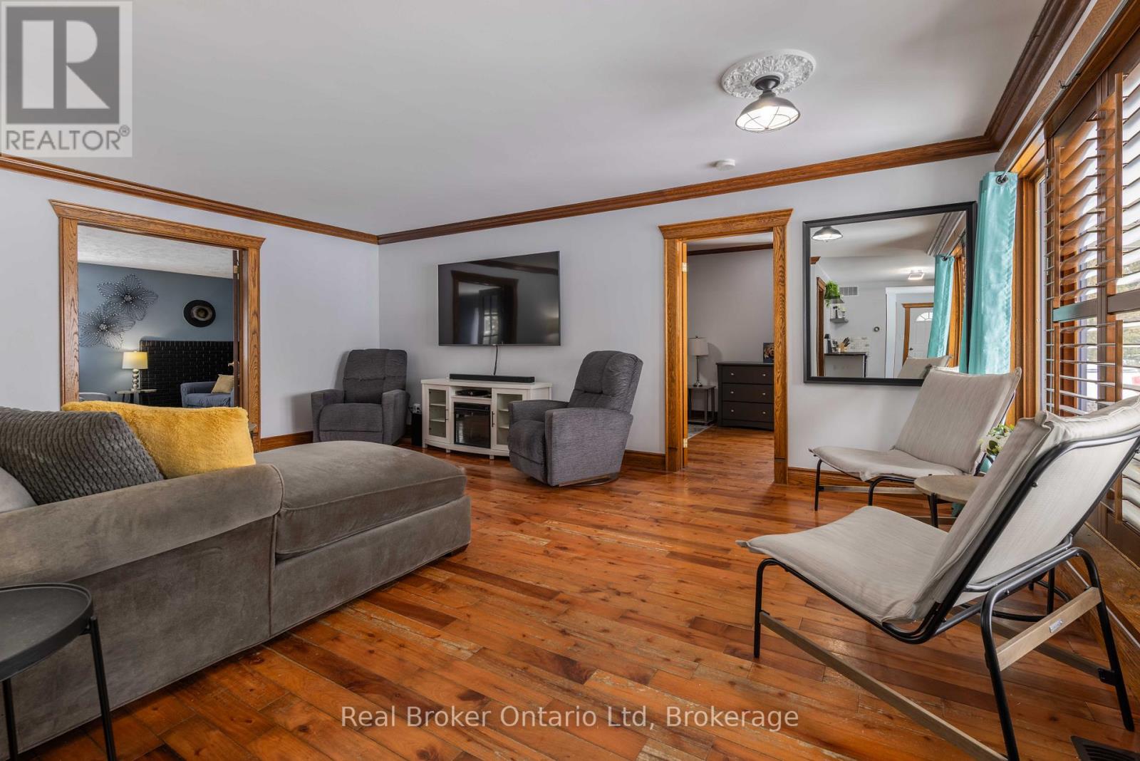 122327 Grey 5 Road, Georgian Bluffs, Ontario  N4K 5N5 - Photo 6 - X12898422