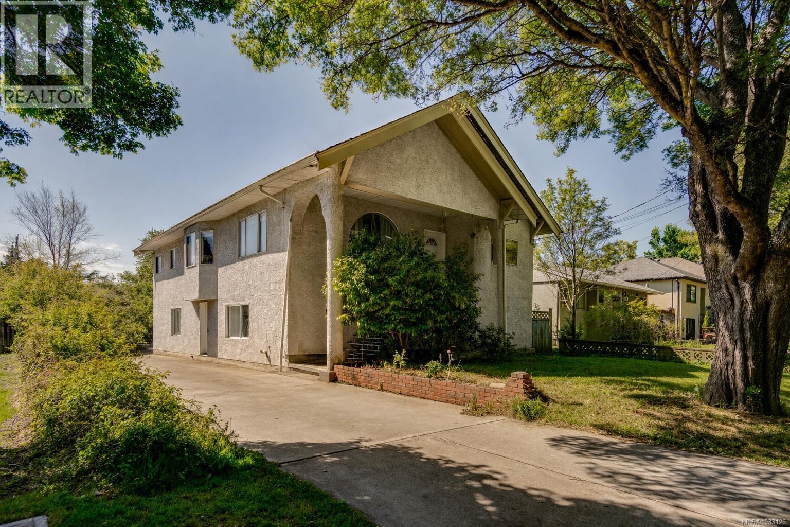 2630 Victor St, Victoria, British Columbia