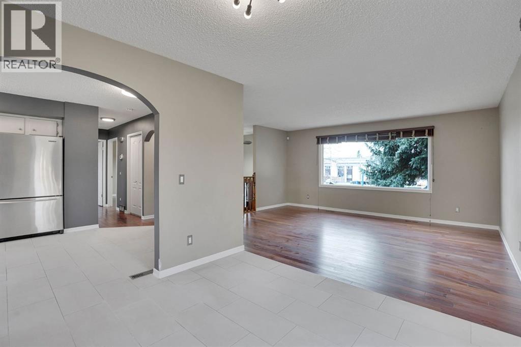 436 Huntley Way Ne, Calgary, Alberta  T2K 4Z8 - Photo 8 - A2305488