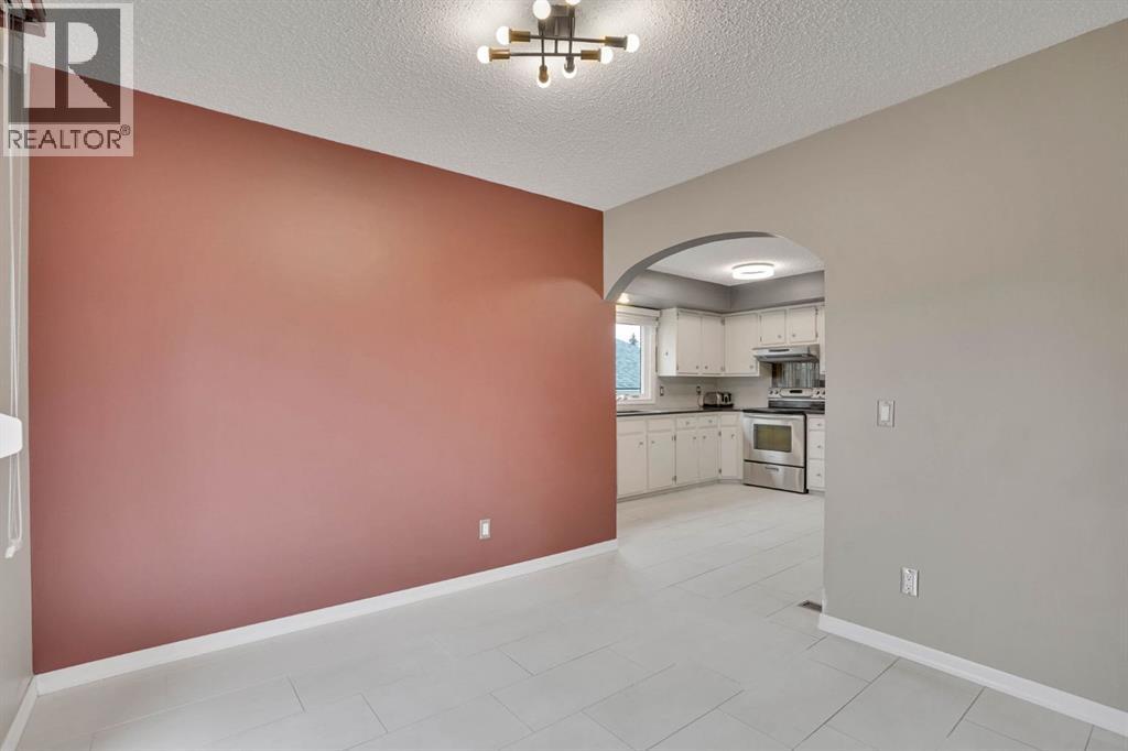 436 Huntley Way Ne, Calgary, Alberta  T2K 4Z8 - Photo 9 - A2305488