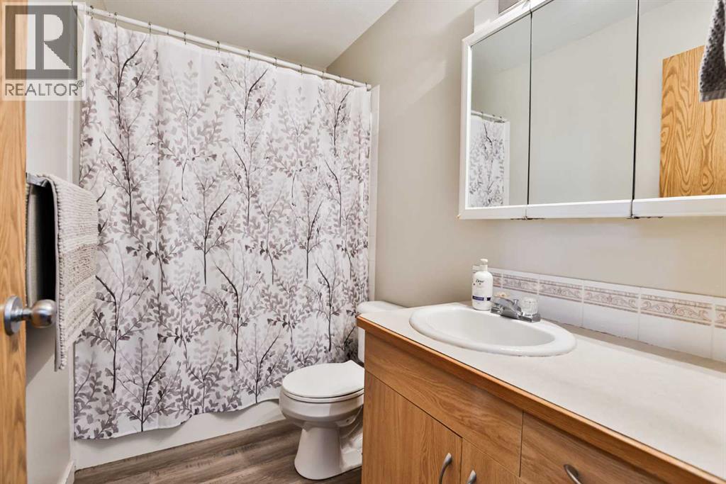 47 Highlands Place W, Lethbridge, Alberta  T1J 4Y3 - Photo 9 - A2302093