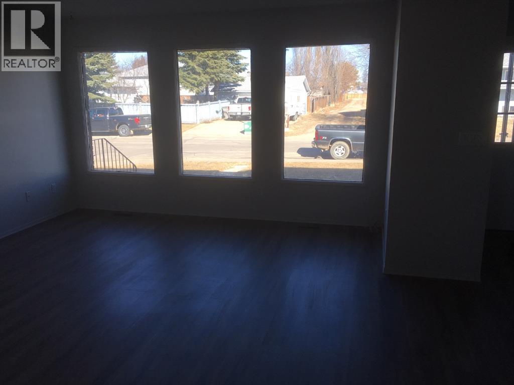 4 Cochrane Road, Whitecourt, Alberta  T7S 1C2 - Photo 5 - A2297018