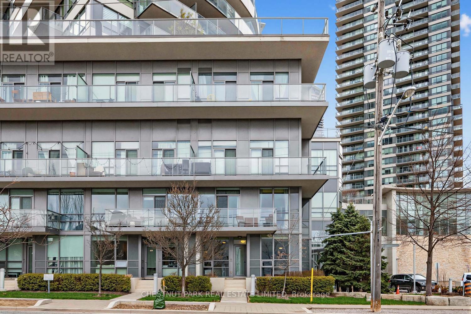 TH 101 - 15 LEGION ROAD, Toronto, Ontario