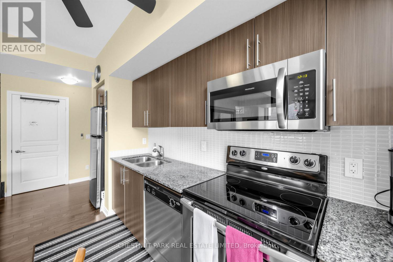 Th 101 - 15 Legion Road, Toronto, Ontario  M8V 0A9 - Photo 11 - W13048644