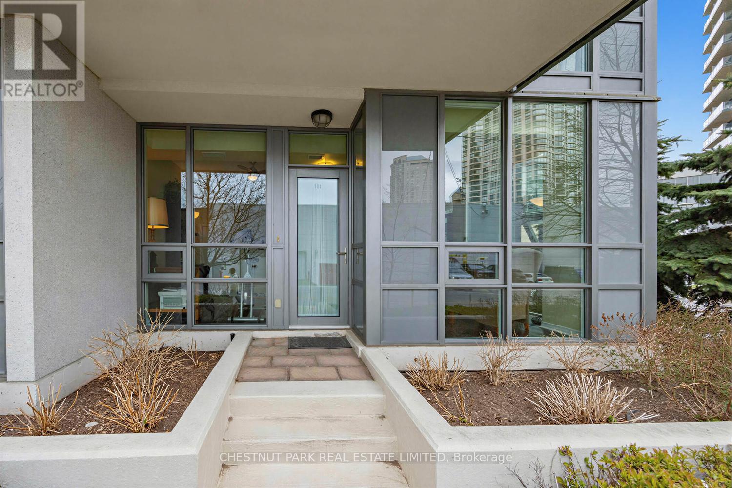 Th 101 - 15 Legion Road, Toronto, Ontario  M8V 0A9 - Photo 3 - W13048644