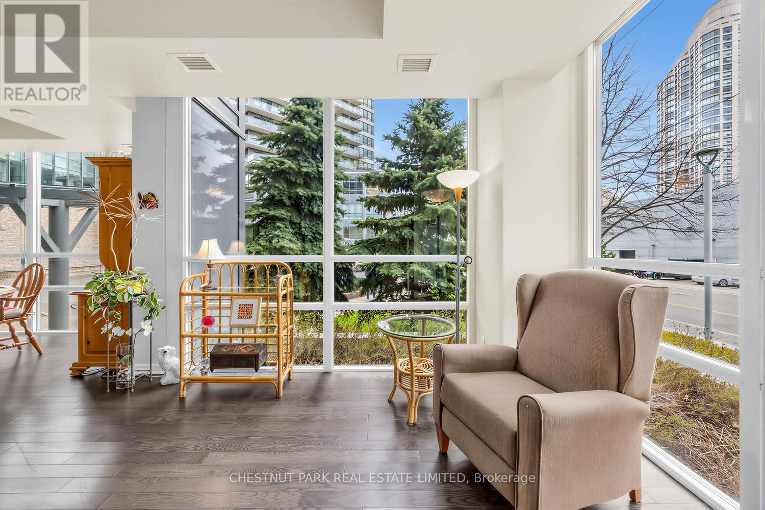 Th 101 - 15 Legion Road, Toronto, Ontario  M8V 0A9 - Photo 6 - W13048644