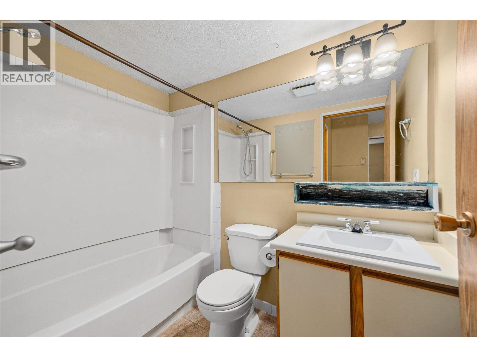 3160 De Montreuil Court Unit# 300, Kelowna, British Columbia  V1W 3W3 - Photo 19 - 10382586