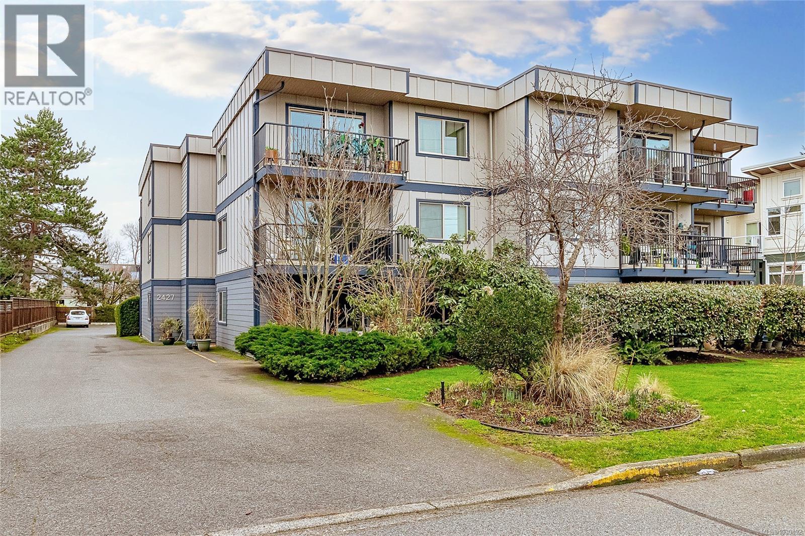 101 2427 Amherst Ave, Sidney, British Columbia