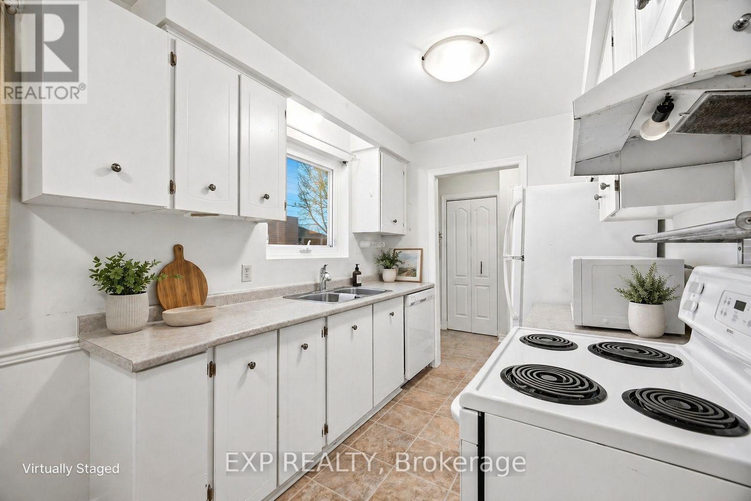 107 Archdekin Drive, Brampton, Ontario  L6V 1Y8 - Photo 5 - W13033086