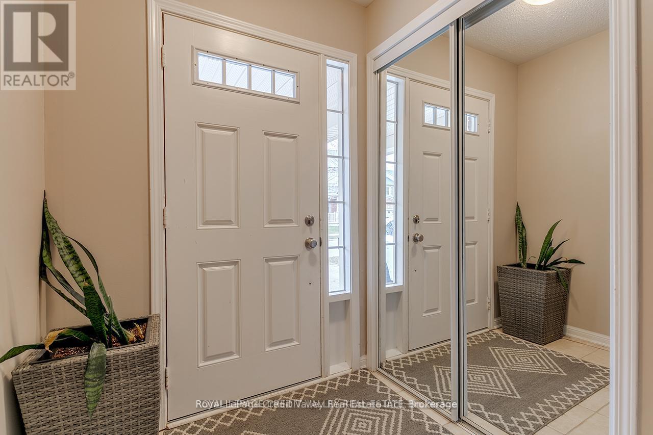 888 Fowles Court, Milton, Ontario  L9T 0Z8 - Photo 3 - W13048974