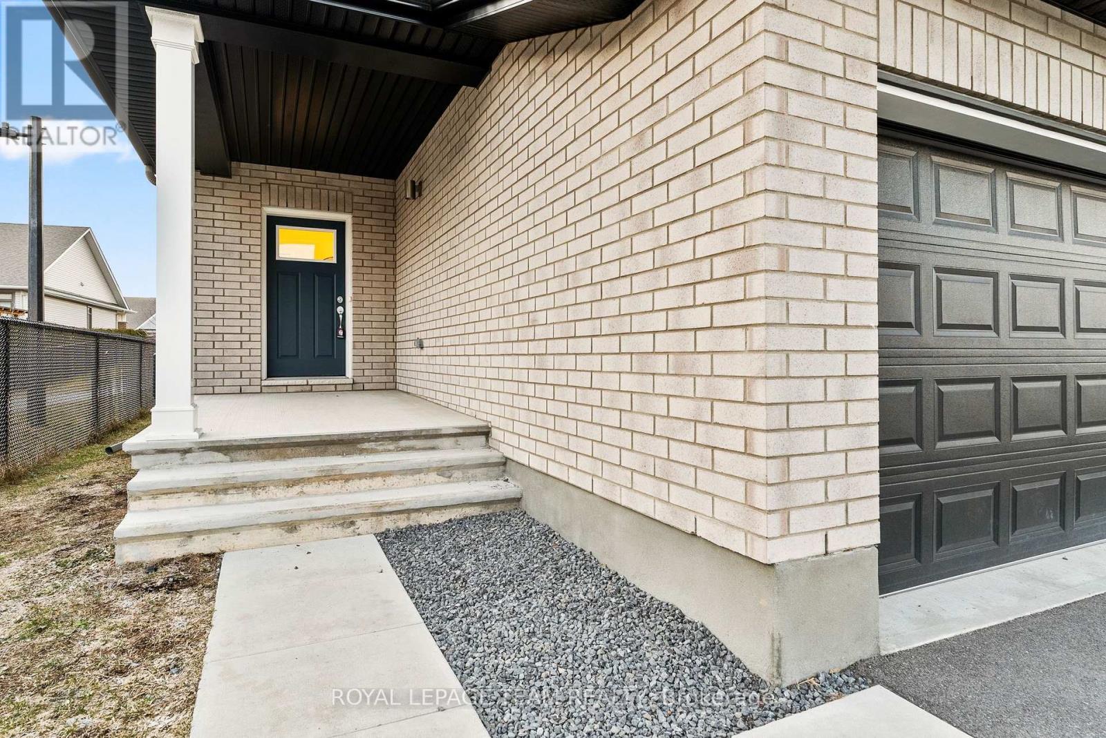 846 Sendero Way, Ottawa, Ontario  K2S 2W9 - Photo 2 - X12967776