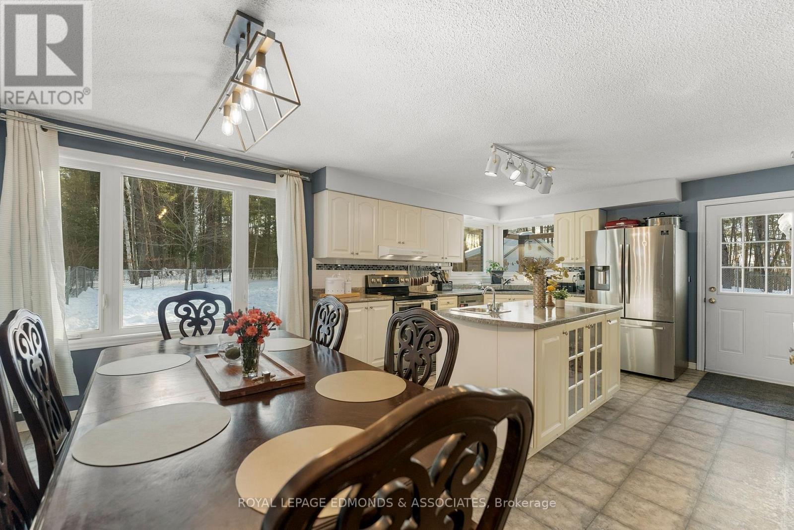 43 Lisa Crescent, Petawawa, Ontario  K8H 2Z8 - Photo 11 - X12845348