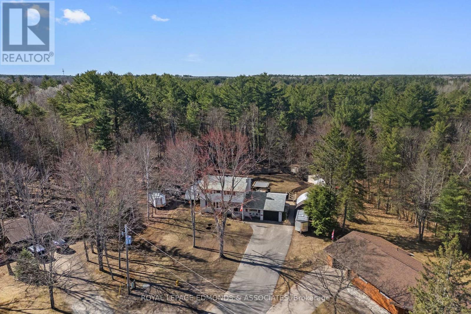 43 Lisa Crescent, Petawawa, Ontario  K8H 2Z8 - Photo 2 - X12845348