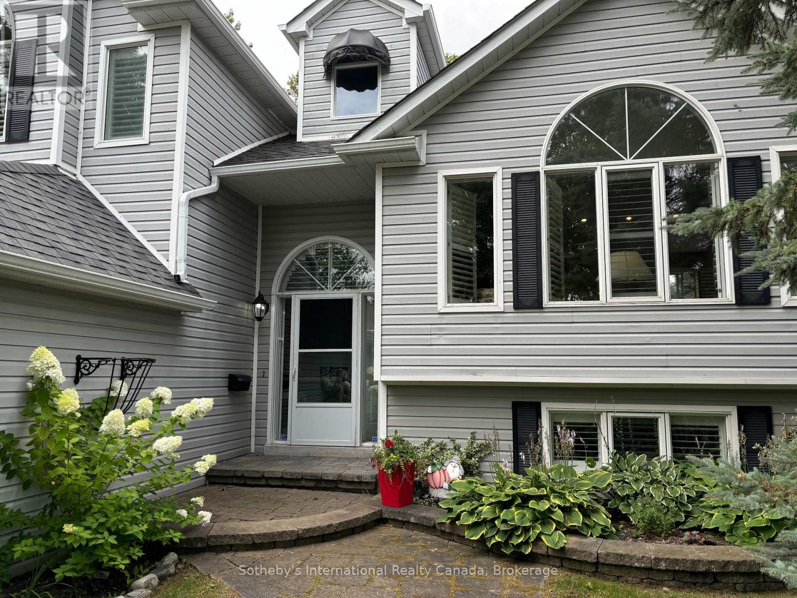 4 Nettleton Court, Collingwood, Ontario  L9Y 5B7 - Photo 3 - S13048762