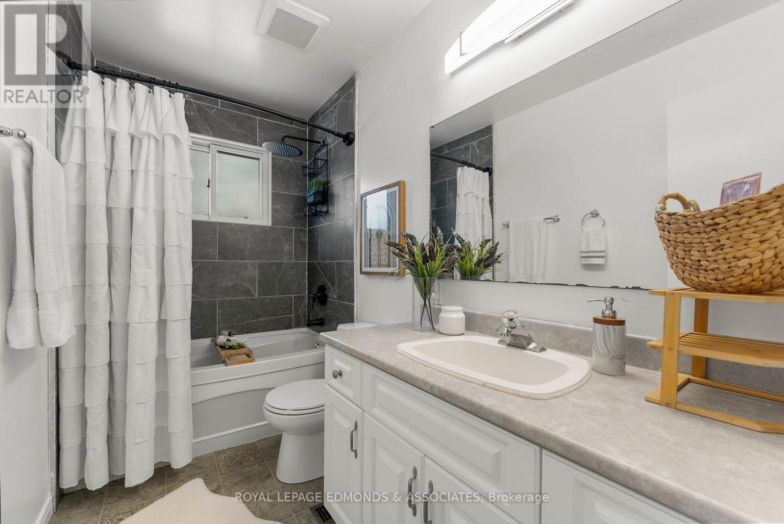 43 Lisa Crescent, Petawawa, Ontario  K8H 2Z8 - Photo 29 - X12845348