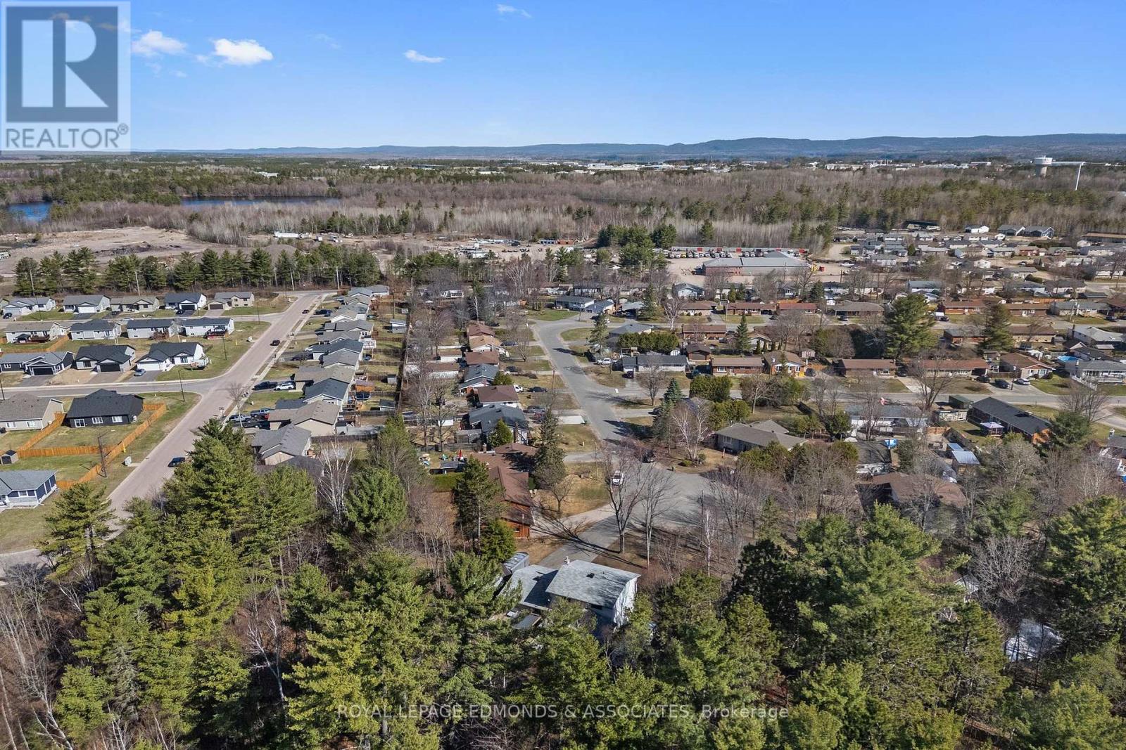 43 Lisa Crescent, Petawawa, Ontario  K8H 2Z8 - Photo 42 - X12845348