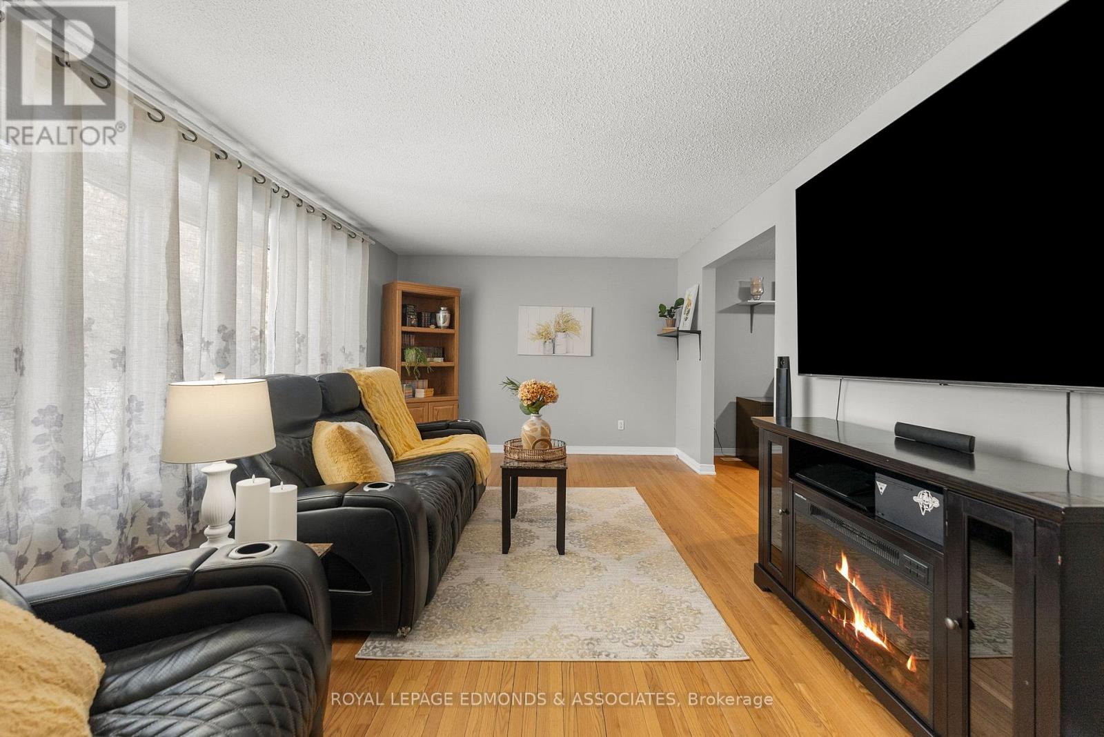 43 Lisa Crescent, Petawawa, Ontario  K8H 2Z8 - Photo 5 - X12845348