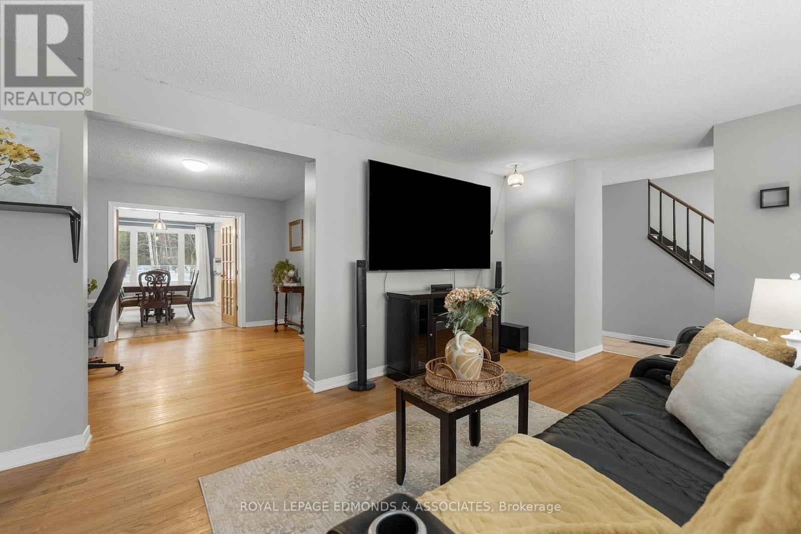 43 Lisa Crescent, Petawawa, Ontario  K8H 2Z8 - Photo 7 - X12845348