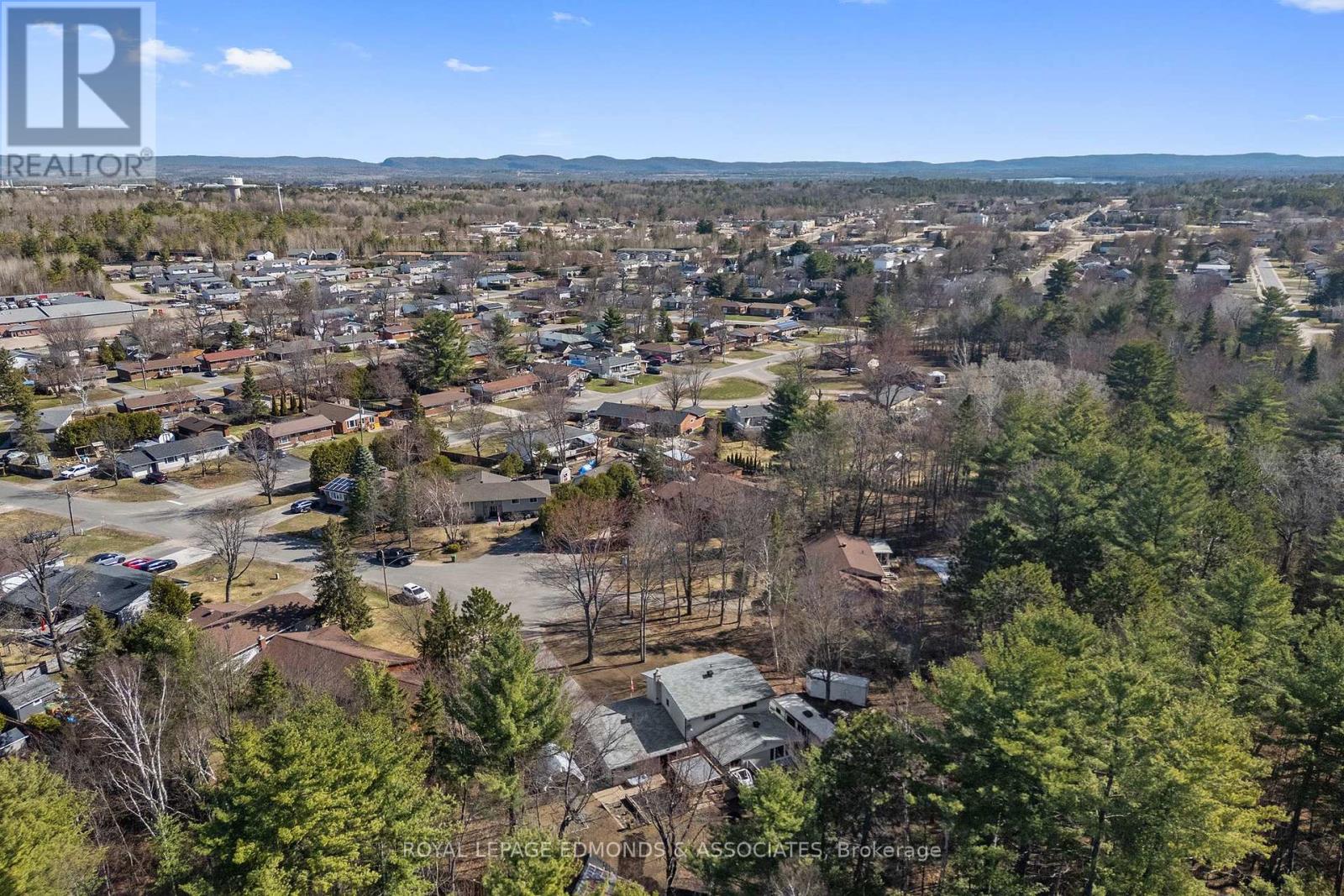 43 Lisa Crescent, Petawawa, Ontario  K8H 2Z8 - Photo 41 - X12845348