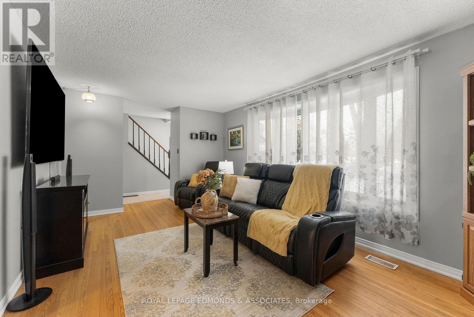 43 Lisa Crescent, Petawawa, Ontario  K8H 2Z8 - Photo 6 - X12845348