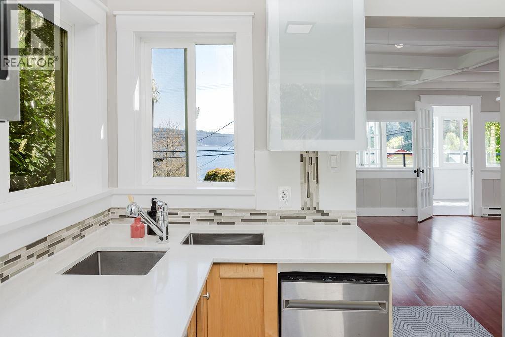 462 Central Avenue, Gibsons, British Columbia  V0N 1V1 - Photo 11 - R3115794