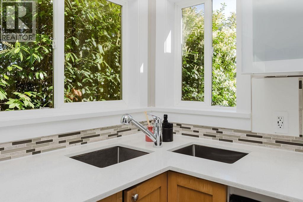 462 Central Avenue, Gibsons, British Columbia  V0N 1V1 - Photo 12 - R3115794