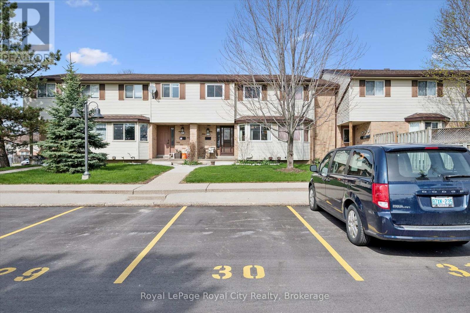 30 - 40 Silvercreek Parkway N, Guelph, Ontario  N1H 7X5 - Photo 2 - X13048710