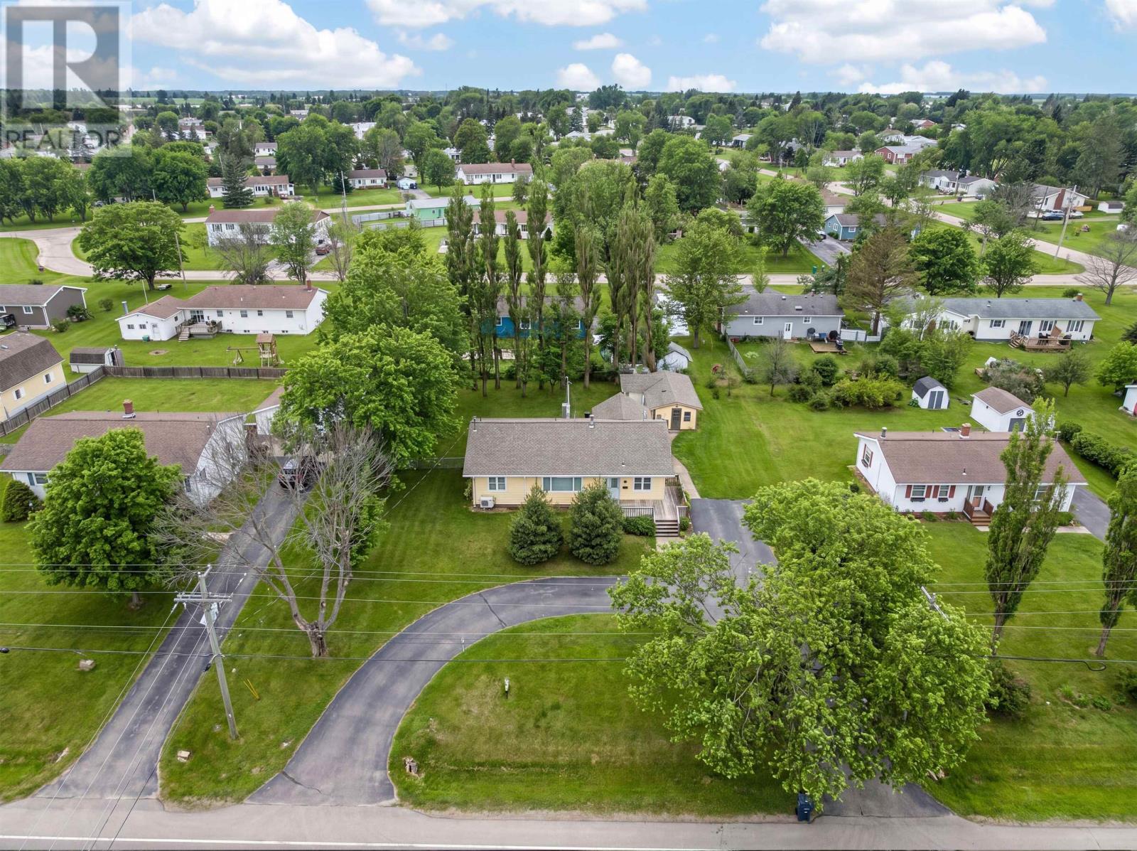 45 Meadowbank Road, Cornwall, Prince Edward Island  C0A 1H0 - Photo 1 - 202603618