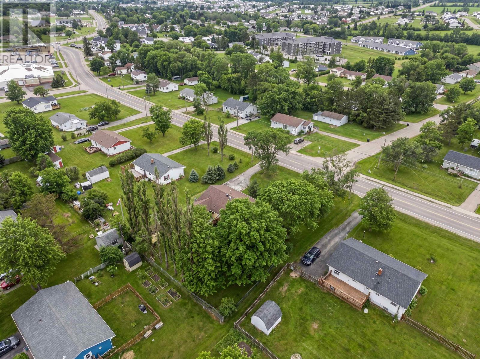 45 Meadowbank Road, Cornwall, Prince Edward Island  C0A 1H0 - Photo 3 - 202603618