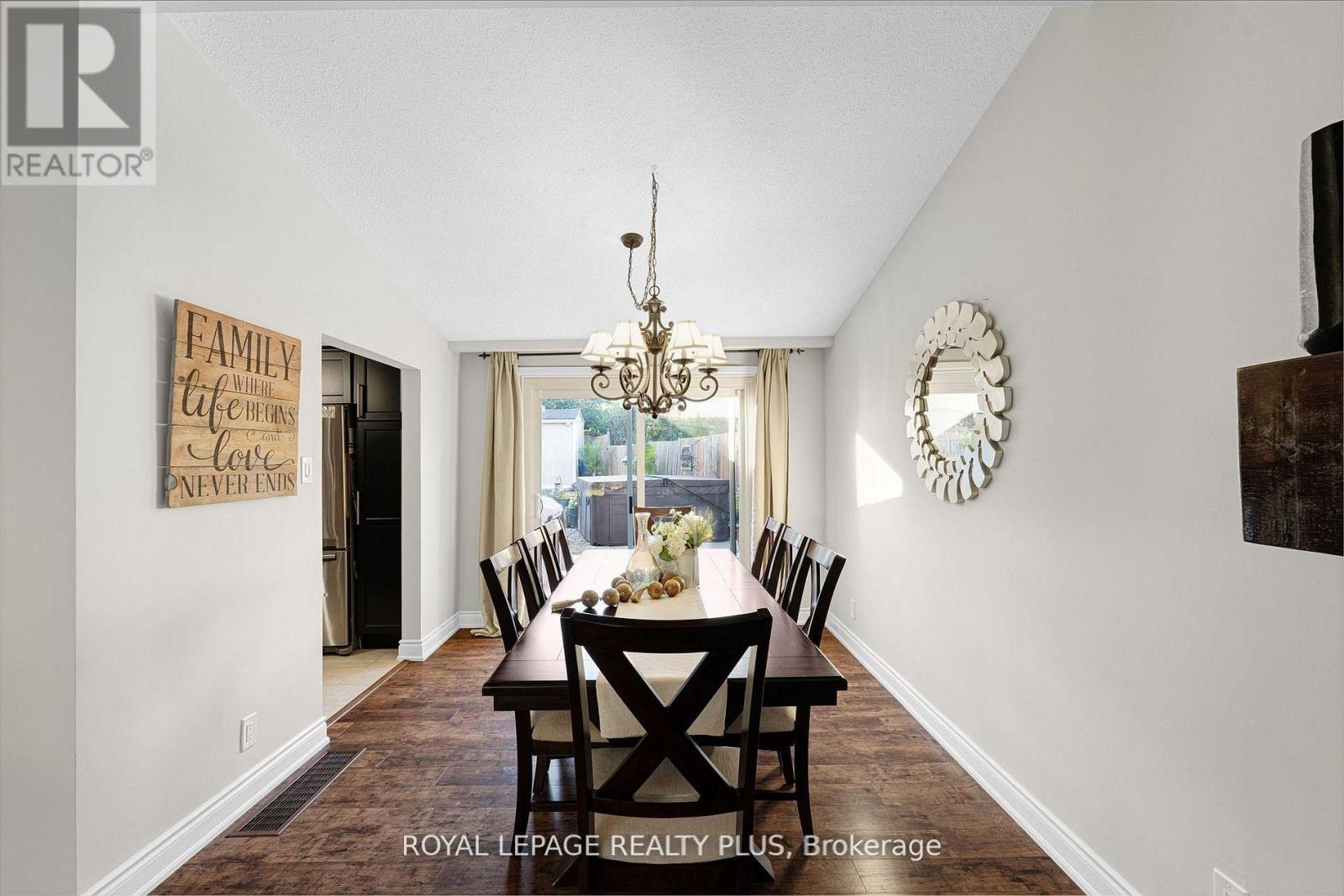 2063 Cavendish Drive, Burlington, Ontario  L7P 1Y9 - Photo 12 - W12910300