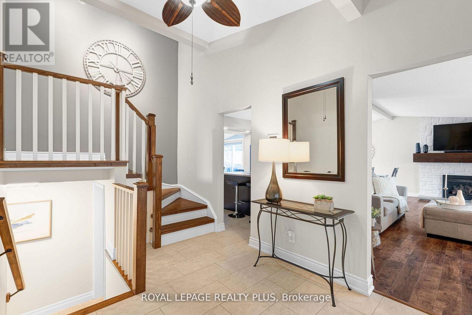 2063 Cavendish Drive, Burlington, Ontario  L7P 1Y9 - Photo 4 - W12910300