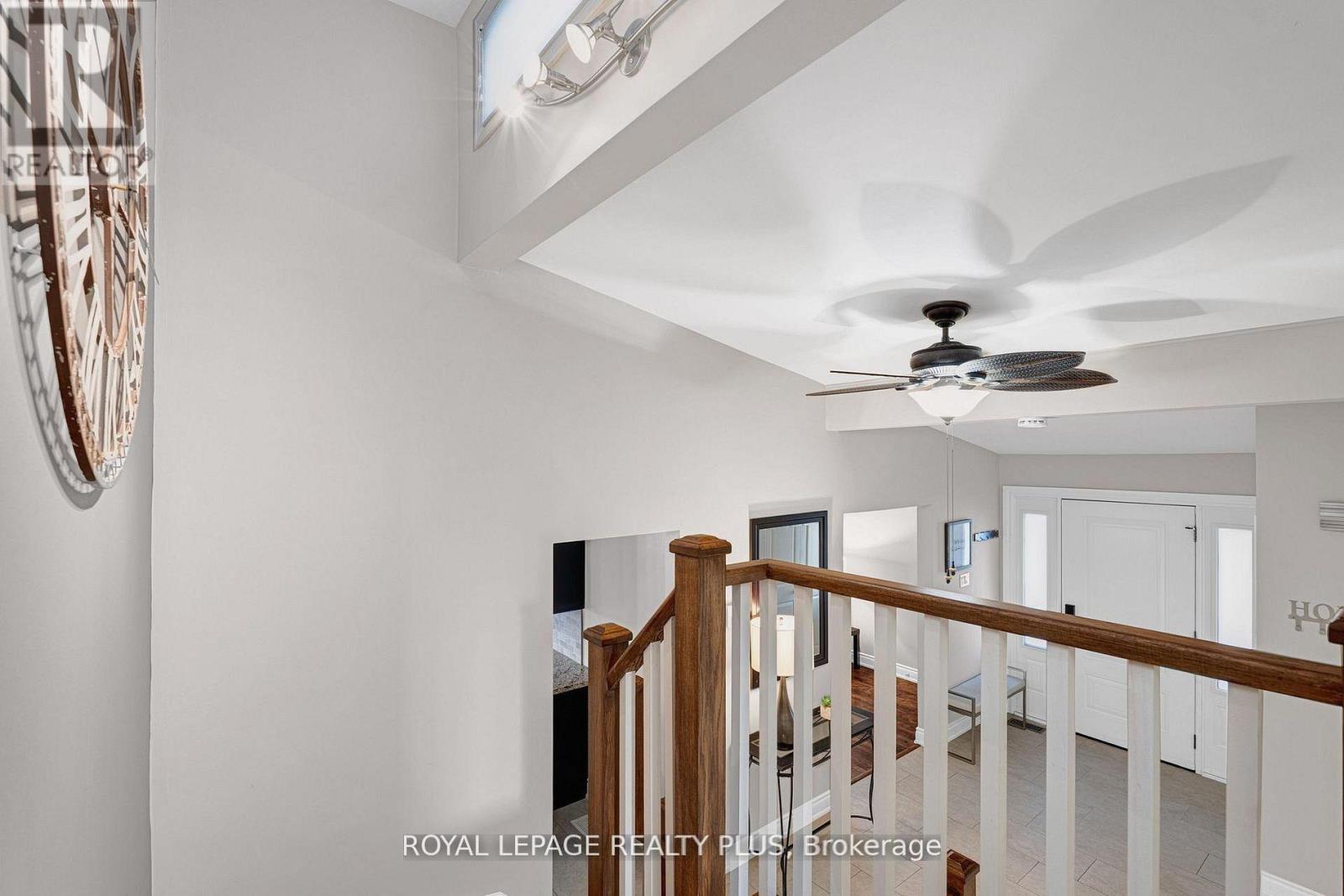 2063 Cavendish Drive, Burlington, Ontario  L7P 1Y9 - Photo 5 - W12910300