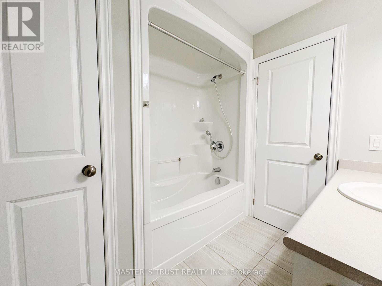 86 - 7768 Ascot Circle, Niagara Falls, Ontario  L2H 3P9 - Photo 32 - X12797614