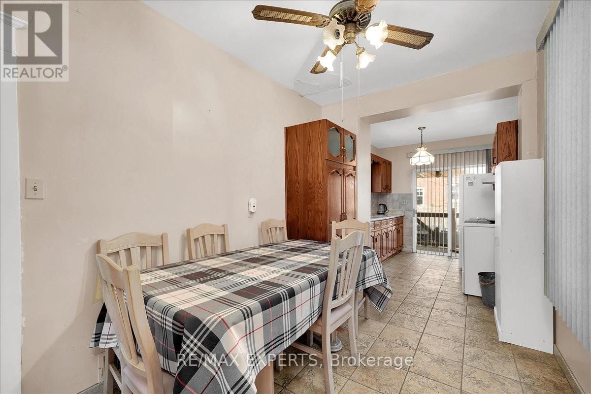 42 Atlas Avenue, Toronto, Ontario  M6C 3N9 - Photo 10 - C13048738