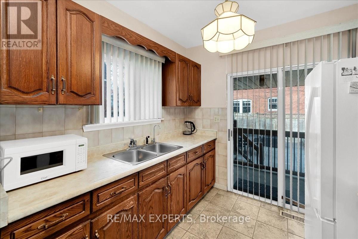 42 Atlas Avenue, Toronto, Ontario  M6C 3N9 - Photo 12 - C13048738